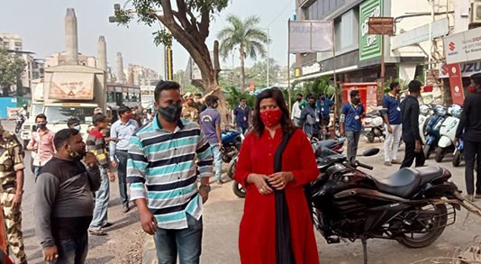 फुटपाथवरील अतिक्रमणावर पालिकेची कारवाई