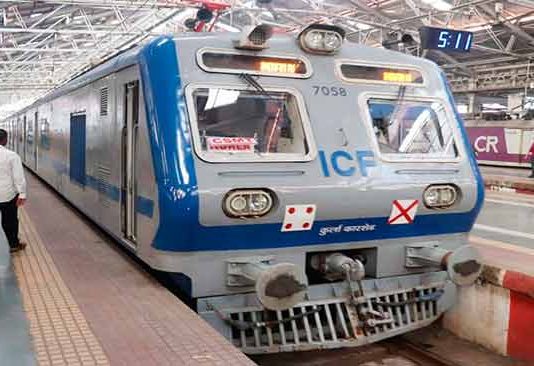 Mumbai Ac Local : विनातिकीट घुसखोऱ्यांनो सावधान! मध्य रेल्वे आता चांगलाच धडा शिकवणार