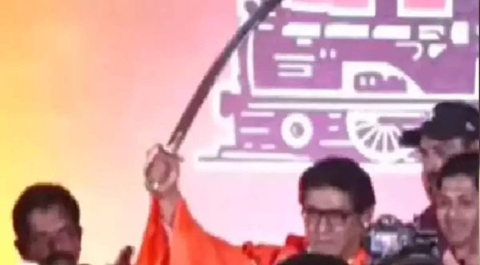 सभेत तलवार दाखवल्याप्रकरणी राज ठाकरे यांच्यावर गुन्हा दाखल