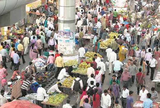 फेरीवाले फोफावलेत; मुंबईची घुसमट
