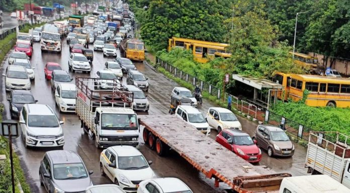 पावसामुळे रस्ते वाहतूक विस्कळीत; मुंबईला ‘यलो अलर्ट’