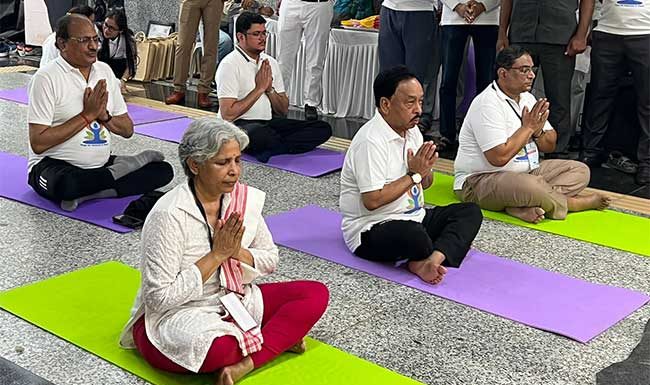 नारायण राणेंनी फुगेवाडी मेट्रो स्थानकात सांगितले योगाचे महत्व