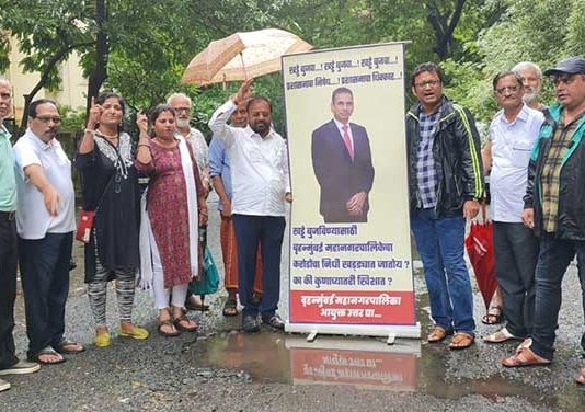 मुंबईतील खड्डे ४८ तासांत बुजवा; भाजपची मागणी