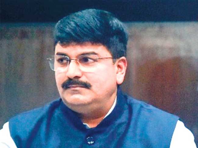Rahul Shewale : ठाकरे गटाच्या 'त्या' पाच खासदारांवर कारवाई होणार