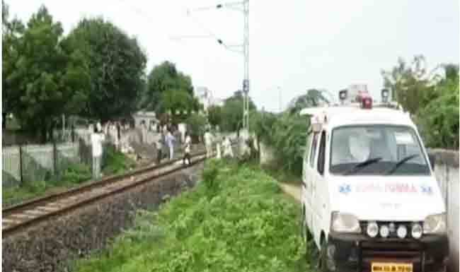पंढरपुरात चार जणांना रेल्वेची धडक, तिघांचा मृत्यू