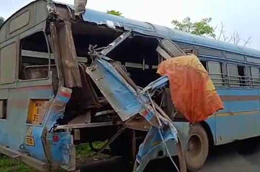 वाडा-मनोर मार्गावर बसचा अपघात; आठ विद्यार्थी जखमी