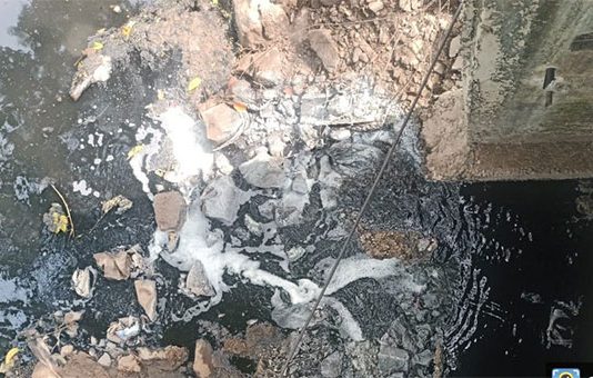 सिडको घनकचरा प्रकल्पाच्या दूषित सांडपाण्यामुळे नदी आणि शेती झाली दूषित