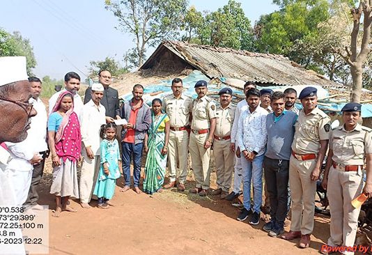 बिबट्याच्या हल्ल्यात दगावलेल्या बालकाच्या कुटुंबियांना शासकीय मदत