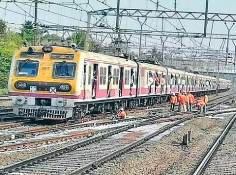 गोरेगाव, कांदिवली स्थानकांदरम्यानच्या सहाव्या मार्गिकेच्या कामासाठी शनिवारी मध्यरात्री मेगाब्लॉक