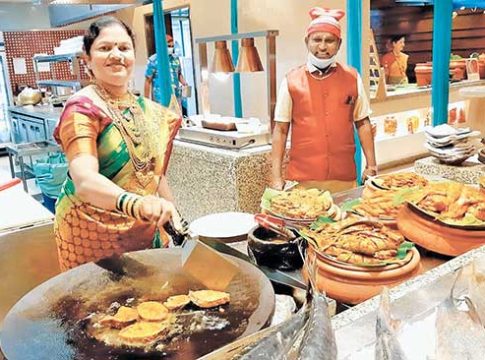 पर्यटक घेणार कोळी खाद्यपदार्थांचा आस्वाद