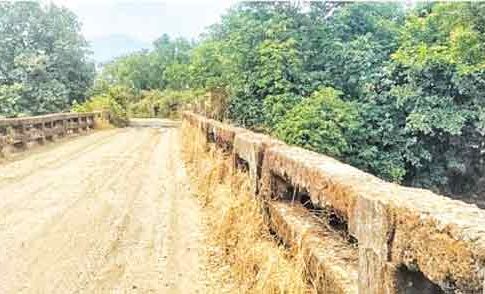 कोंडिवडे पूल झालाय धोकादायक; नवीन पूल बांधण्याची गरज