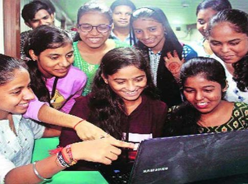 ‘लेक लाडकी’ योजना आदिवासी महिलांपर्यंत पोहोचवणे गरजेचे