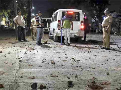 राज्यात दंगल आणि हिंसाचाराचं वातावरण