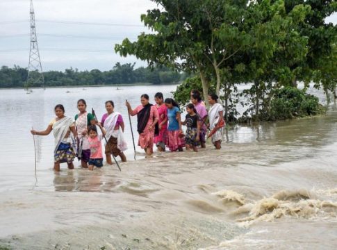 Weather Update: आसाममध्ये पूरपरिस्थीती बिकट तर, महाराष्ट्रात पावसाची दांडी