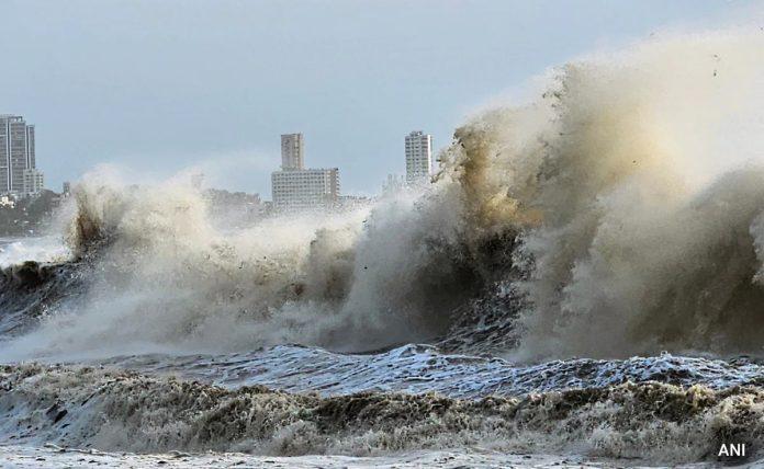 Cyclone Biparjoy: बिपरजॉय वादळाने धडकण्याच्या आधीच ९ जणांचा घेतला बळी