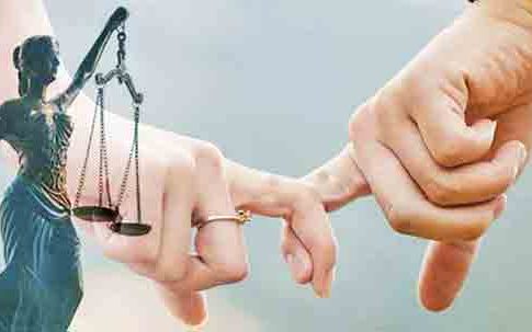‘घटस्फोट न घेता ‘लिव्ह इन रिलेशनशिप’मध्ये राहणे हा व्यभिचार’