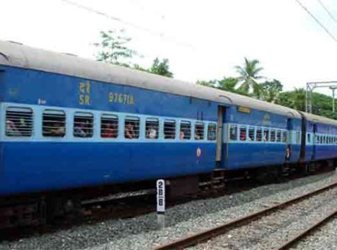 Indian Railway : रेल्वेच्या जनरल डब्याचा ताण कमी करण्यासाठी आता स्लीपर कोच बनणार जनरल कोच