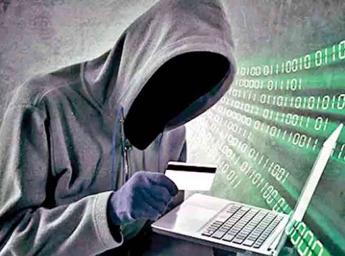 Credit card fraud : क्रेडिट कार्डचा वापर करून महिलेची फसवणूक