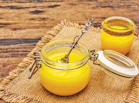 दिवाळीनिमित्त दुकानांमध्ये विकले जातेय भेसळयुक्त तूप, असा ओळखा फरक