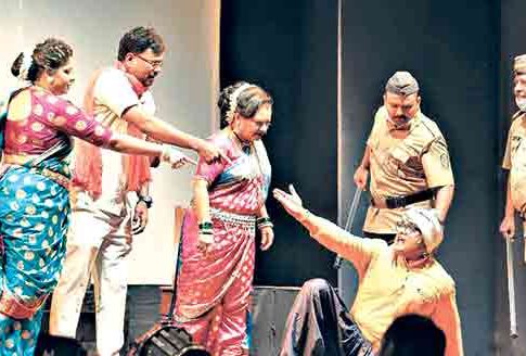 Marathi Natak : मनात नसतानाही म्हणावं लागतंय : ‘ओक्के हाय एकदम...!’