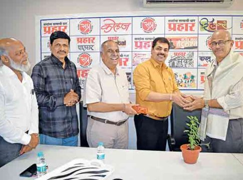 Makrand Parchure : आध्यात्माशी नाळ जोडलेला पुस्तक विक्रेता