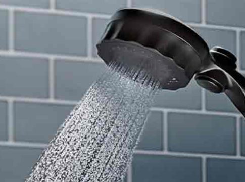 Health: थंडीत गिझरच्या पाण्याने आंघोळ करता का? तर आधीच व्हा सावध
