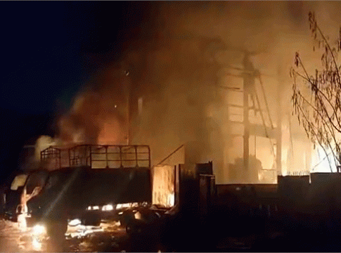 Badlapur Fire News : बदलापूरच्या केमिकल कंपनीत भीषण आग! एकाचा मृत्यू तर चारजण जखमी