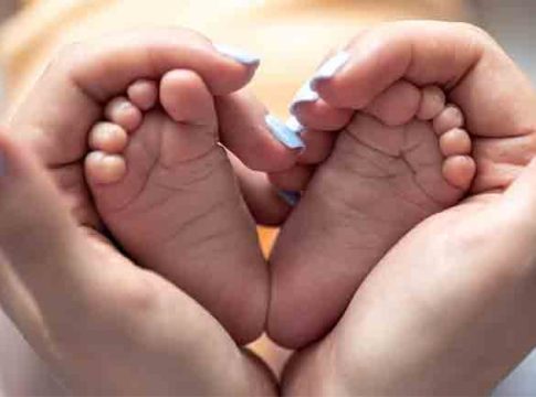 श्रीरामांची प्राण प्रतिष्ठा होत असतानाच महिलेने दिला जुळ्या मुलांना जन्म, नाव ठेवले...