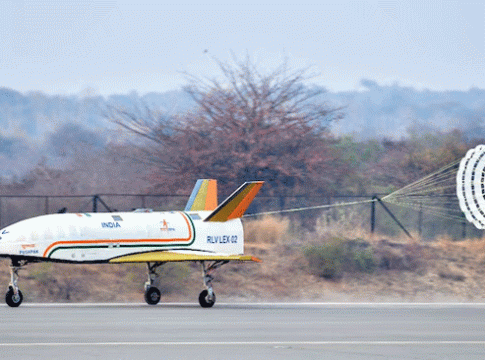 ISRO Reusable Launch Vehicle : इस्रोचं आणखी एक मोठं यश! पुष्पक विमानाची यशस्वी चाचणी