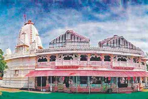 आंगणेवाडीच्या देवी भराडीला साकडं आणि अडीच लाखांचं मताधिक्य...!