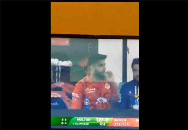 PSL 2024: लाईव्ह सामन्यादरम्यान सिगारेट ओढताना दिसला पाकिस्तानी क्रिकेटर, VIDEO व्हायरल