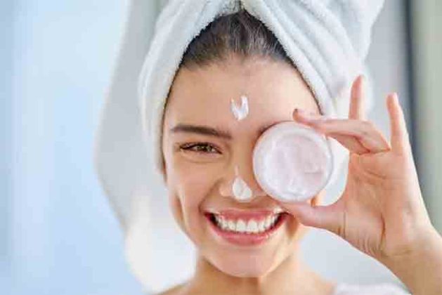 Skin Care: चेहऱ्यावर साबण लावणे त्वचेसाठी योग्य असते की नाही? जाणून घ्या याचा परिणाम