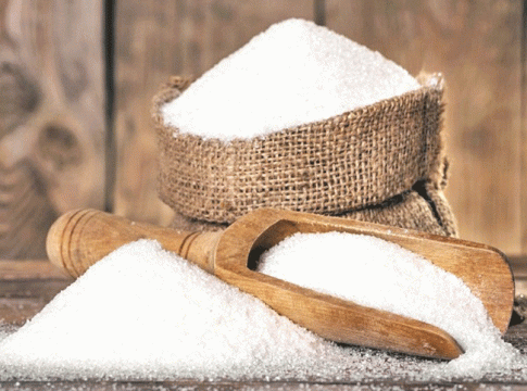Health Tips: साखर खाणे सोडले तर शरीरावर दिसू लागतात हे साईडइफेक्ट