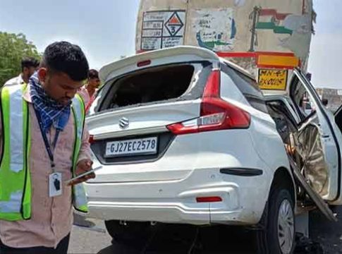 Car Accident : अहमदाबाद-वडोदरा एक्स्प्रेस वेवर भीषण अपघातात कारमधील १० जणांचा जागीच मृत्यू