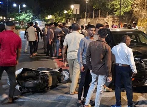 Pune crime : पुण्यात चाललंय काय? सनकी तरुणाने गर्लफ्रेंडच्या एक्स बॉयफ्रेंडला गाडीने उडवलं!