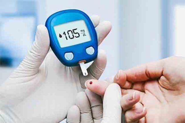 Diabetes: डायबिटीजच्या रुग्णांनी दुधात मिसळून प्या ही गोष्ट, शुगर लेव्हल होईल कमी