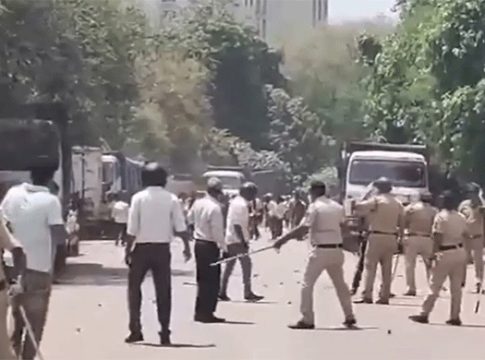 Powai news : पवईतील अतिक्रमण हटवण्यासाठी गेलेले पालिकेचे पथक आणि पोलिसांवर दगडफेक!