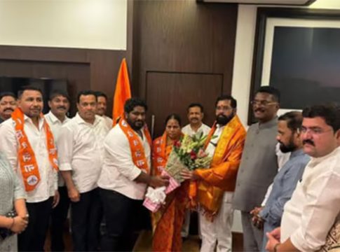 Shinde vs Thackeray : ठाण्याची जागा गेल्याने उबाठाला मोठं भगदाड! माजी नगरसेवकाचा शिवसेनेत प्रवेश