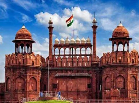 'लाल किल्ला आमचा!' म्हणणाऱ्या मुघल वंशज महिलेची याचिका सुप्रीम कोर्टानं फाडून फेकली!