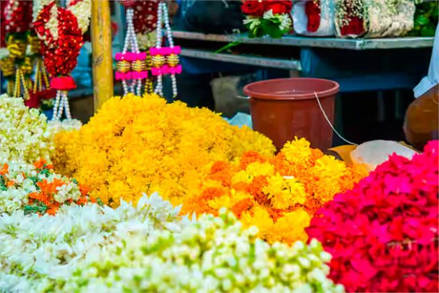 Flower Price Hike : ऐन गणेशोत्सवात फुलांचे भाव गगनाला भिडले!