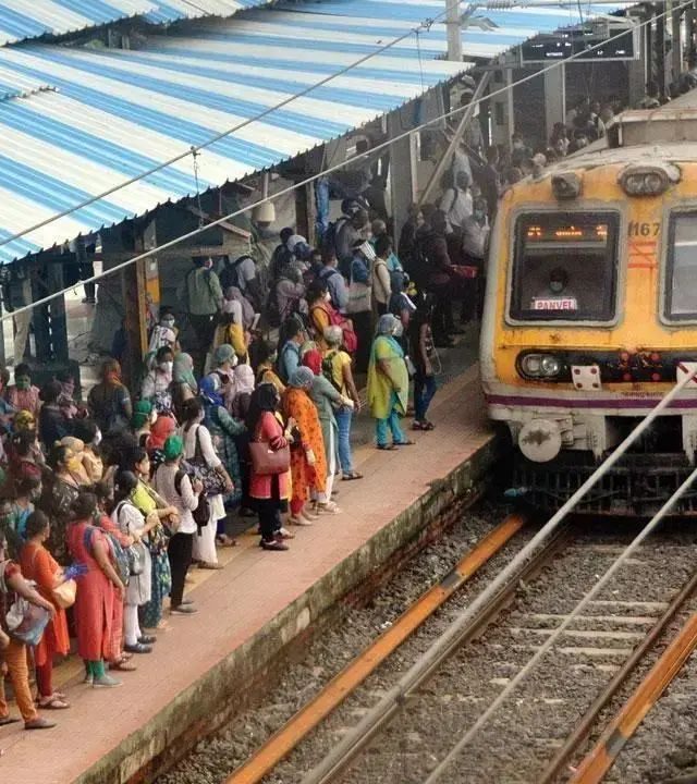 Mumbai Local Train: मोटरमनचा कामबंद इशारा... मुंबई लोकल कोलमडणार?