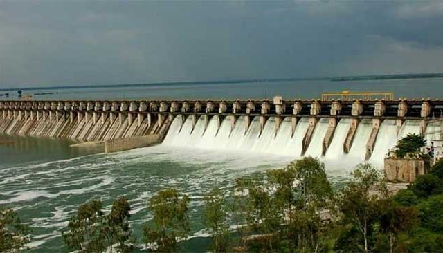 उजनी धरणाचे दरवाजे आता ३ महिने राहणार बंद !
