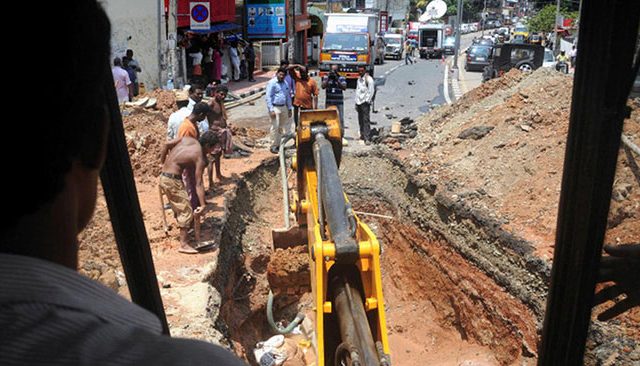 Mumbai-Goa highway : मुंबई गोवा महामार्गाच्या चौपदरीकरणाच्या कामात पाईपलाईन फुटली