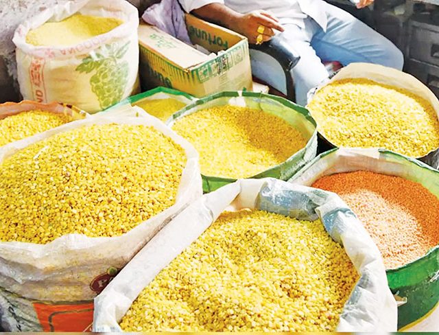 पगारवाढीचा दिलासा, डाळींचा खुलासा