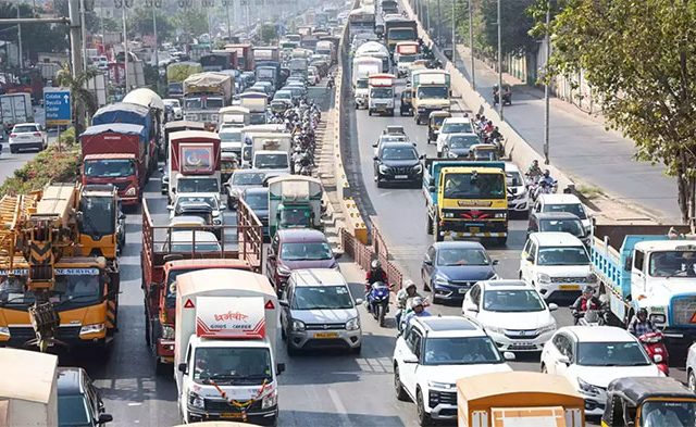 Traffic Update : कल्याण-शिळ महामार्ग 'जाम'