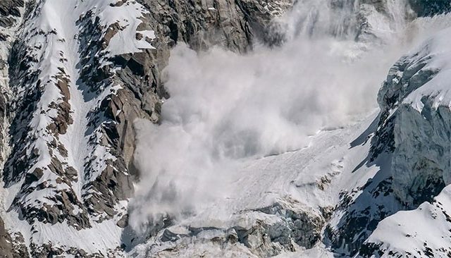 Badrinath Glacier Collapses : उत्तराखंडमध्ये हिमकडा कोसळडा! ५७ जण अडकले