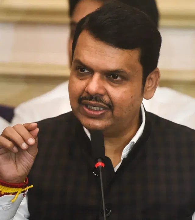 वर्ष २०२६ अखेर शेतकऱ्यांना १२ तास मोफत वीज - मुख्यमंत्री