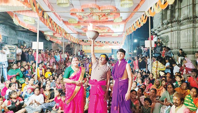 मोहिनीराज यात्रेत आई जगदंबेचा गजर करत भळंद रंगला