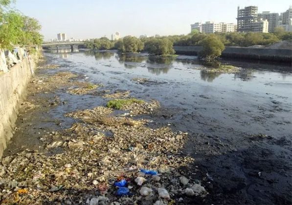मिठी प्रकल्पात ६५ कोटींचा अपहार; बीएमसीचे ५ ठेकेदार, ३ बीएमसी अधिकारी, ३ दलाल आणि २ खाजगी कंपनी प्रतिनिधी अशा एकूण १३ जणांविरोधात गुन्हा दाखल