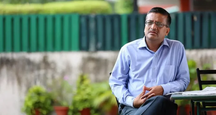 असा IAS अधिकारी ज्याची ३४ वर्षांत ५७ वेळा झाली बदली